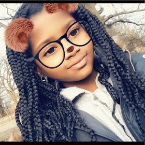 Meet your Posher, Alexis